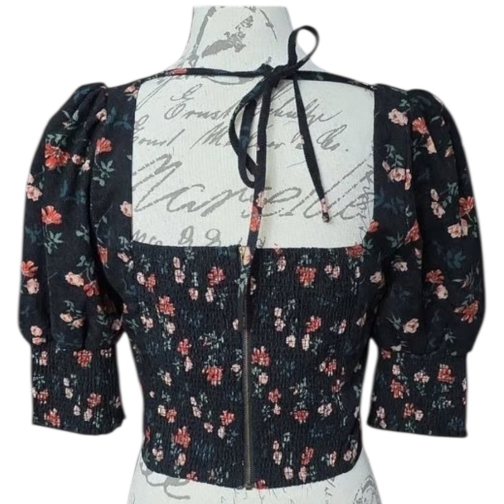 Allison New York Floral Square-Neck Black Puff Sleeve Crop Top